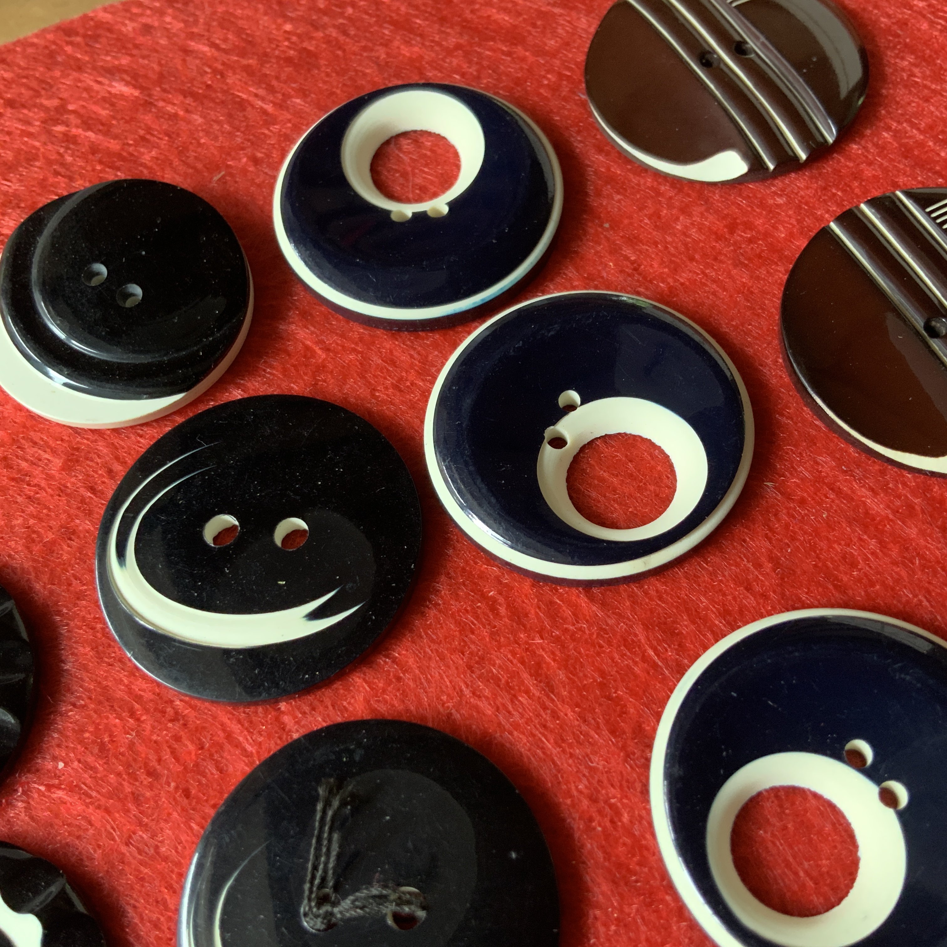Een set ART DECO knopen