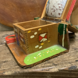 Vintage speldenkussenhuisje