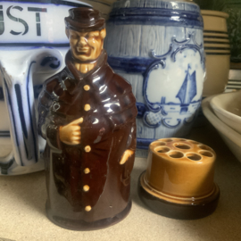 Een vintage “ sigarettenman” Royal Doulton