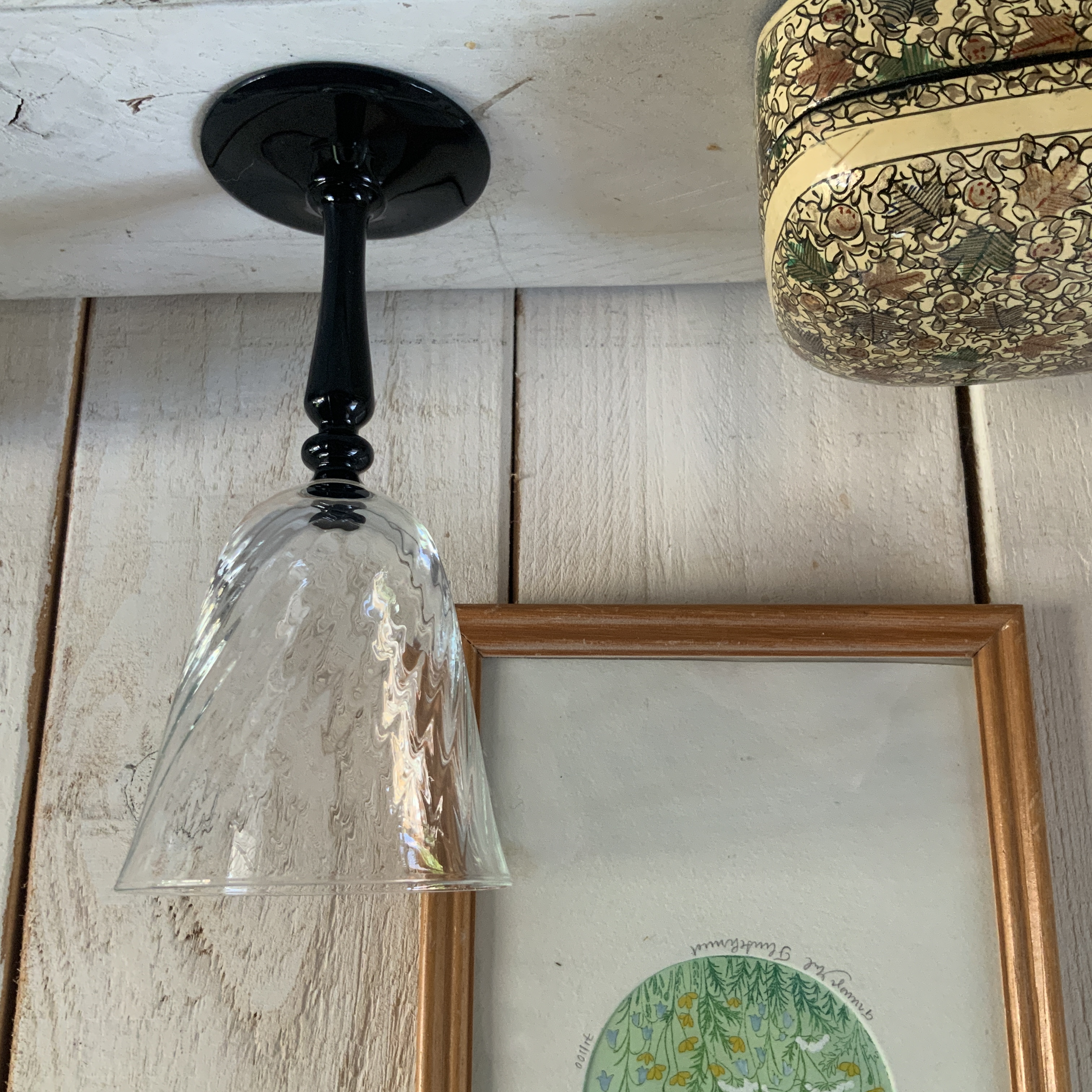 Wijnglas “ swirl” zwarte voet