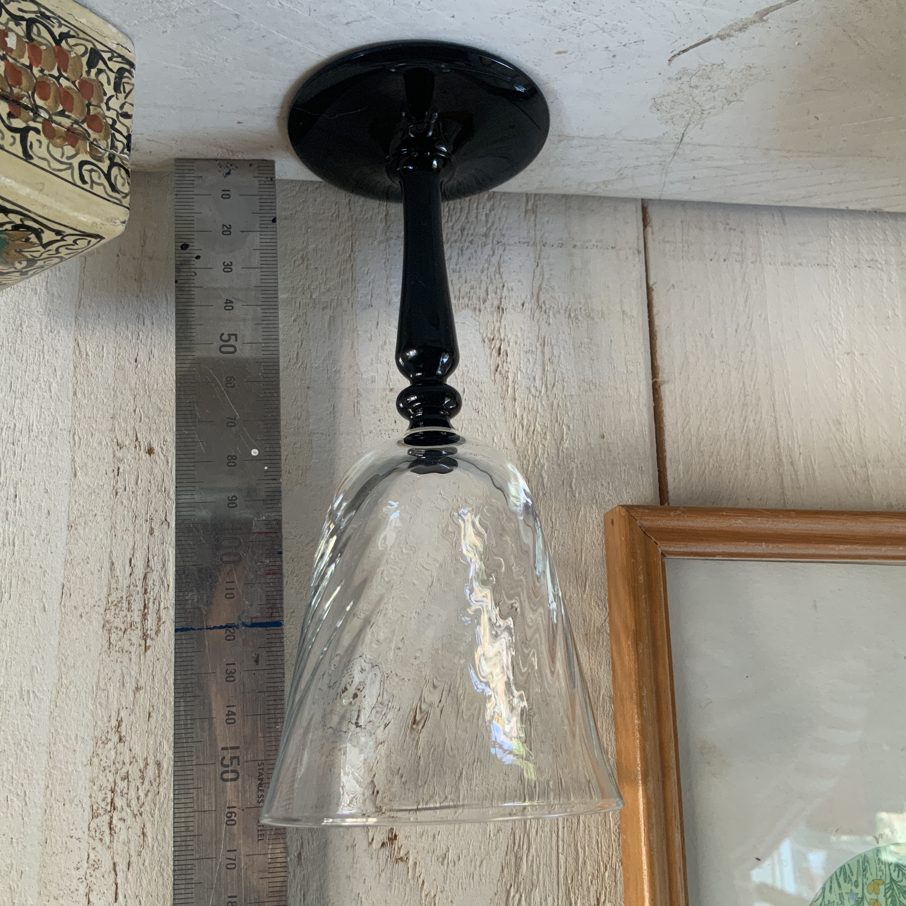 Wijnglas “ swirl” zwarte voet