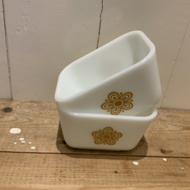 PYREX vintage schaaltje met bloem decor