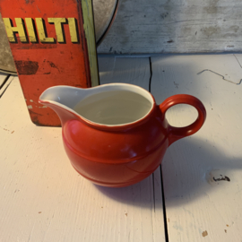 Rood melkkannetje