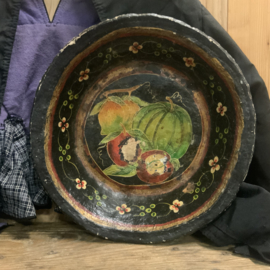 Oude papier-maché schaal