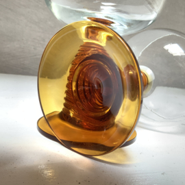 Wijn glas/ roemer amber voet.