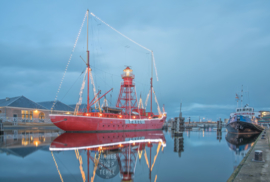 Lichtschip Texel in den Helder, ringen in de hoeken.