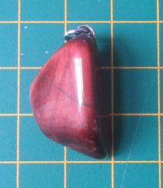 Tijgeroog rood hanger (K33)