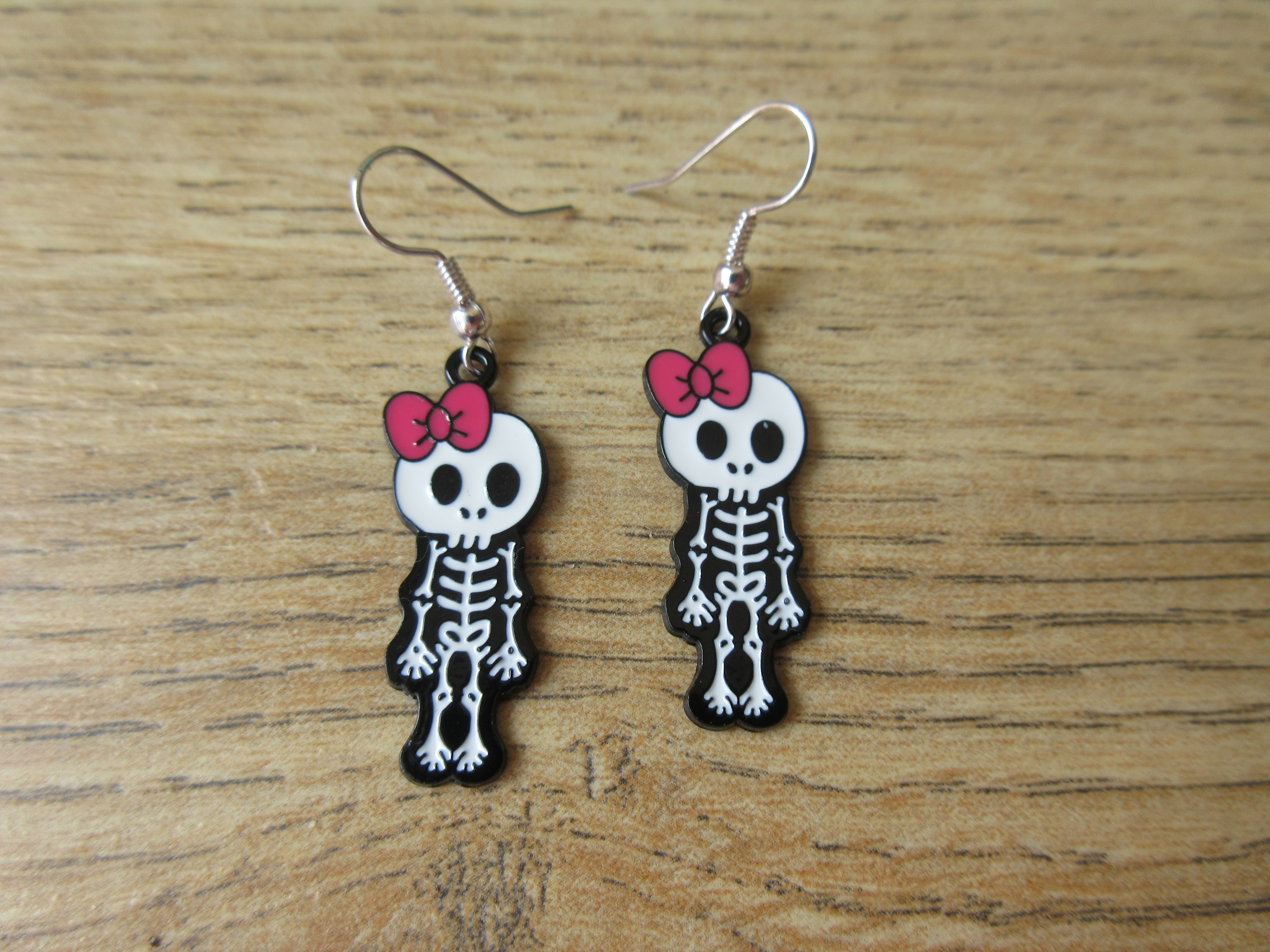 Skelet met roze strik
