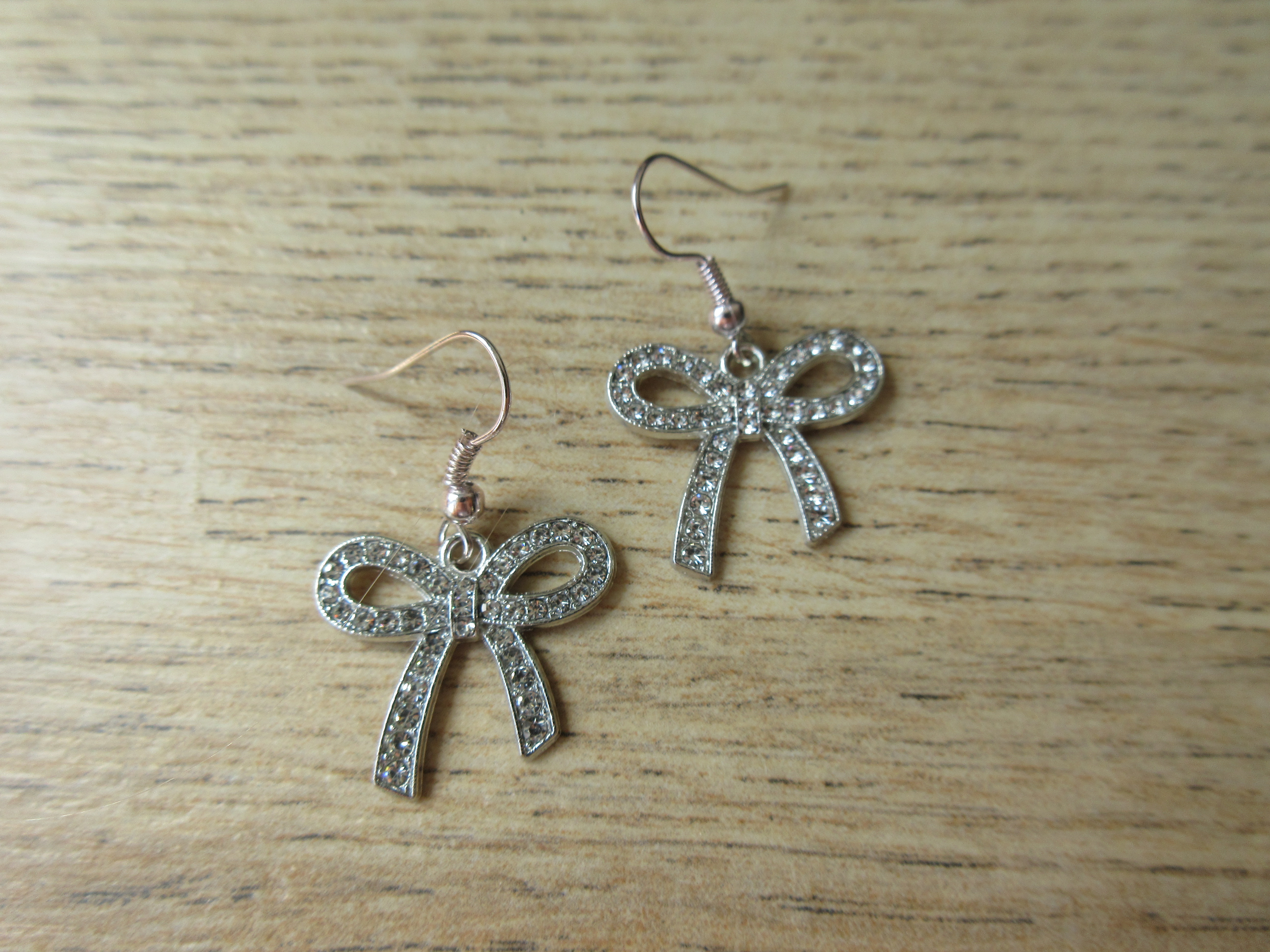 Strikje met steentjes zilver