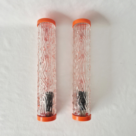 Set van 2 jaren 70 wandlampen oranje met bewerkt glas