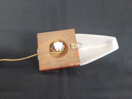 Jaren 70 wandlamp oranje met kunststof kap