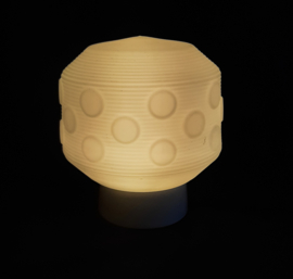 Jaren 60 plafondlamp | Schroefbol | Opaline glas bewerkte bol | Bakeliet