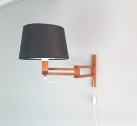 Houten wandlamp met zwenkarm | Jaren 70 schaarlamp
