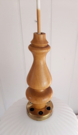 Vintage hanglamp met melkglazen lampenkap en houten armatuur, Japandi