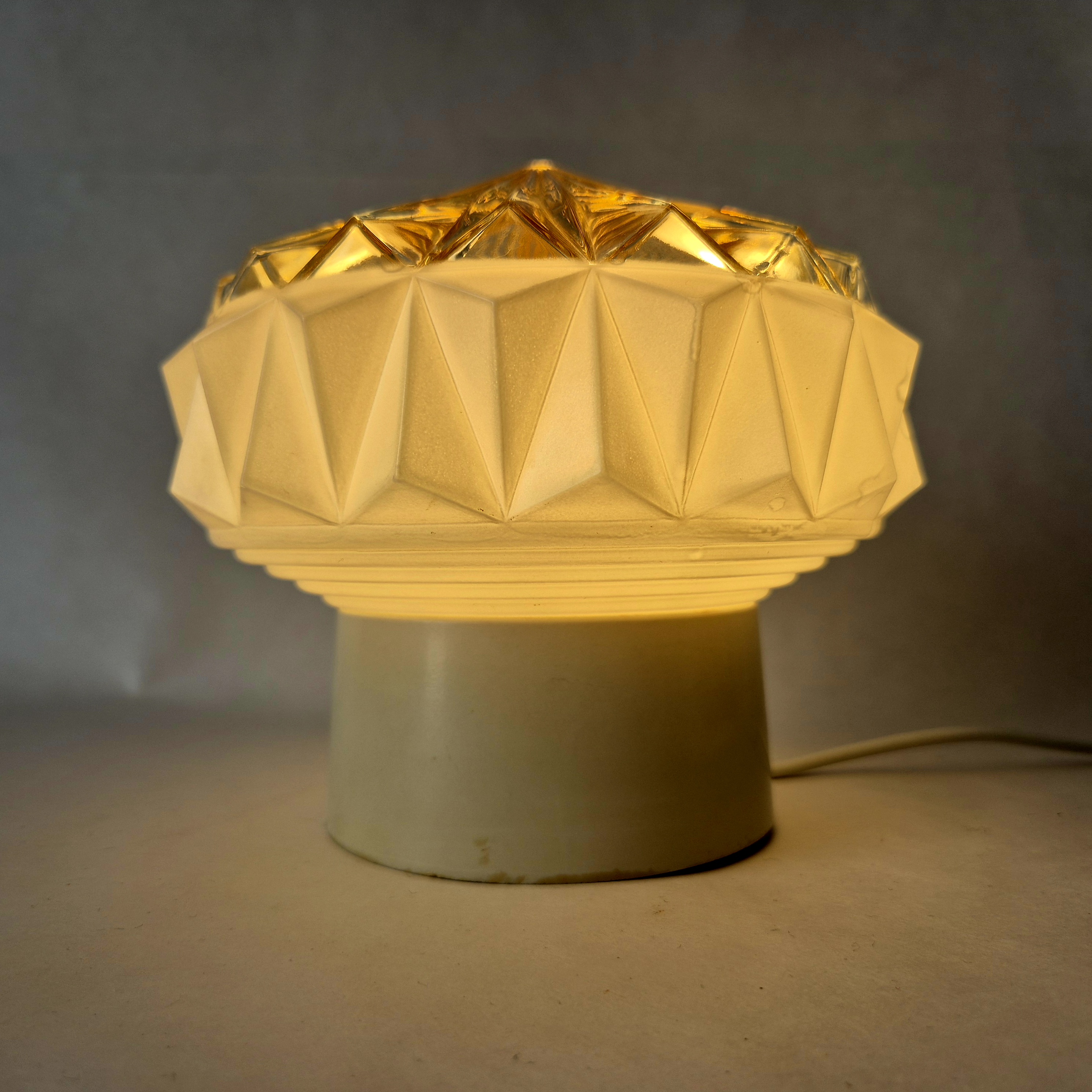 Glazen plafondlamp uit de jaren 60 in Art Deco stijl | Vintage schroefbol