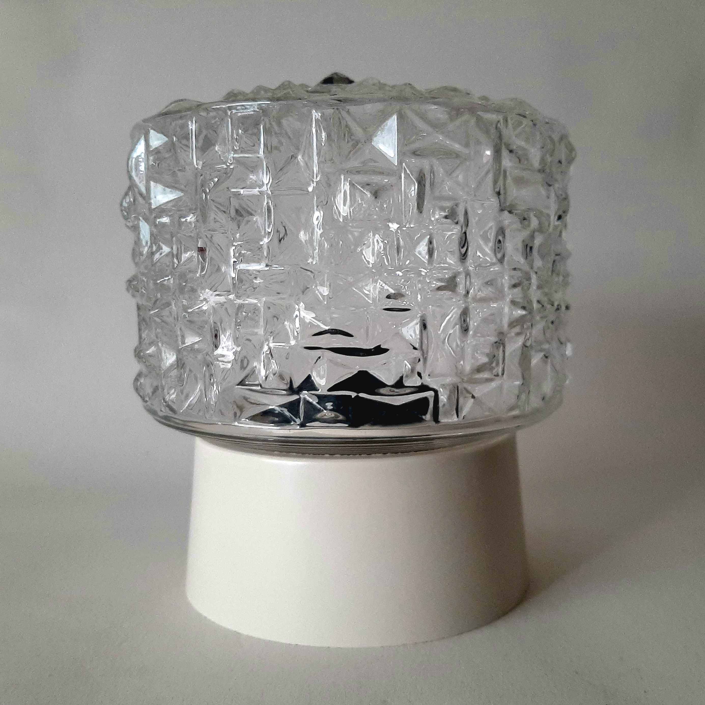 Vintage plafonniere | Jaren 60 plafondlamp | Schroefbol 'Kristal' bakeliet