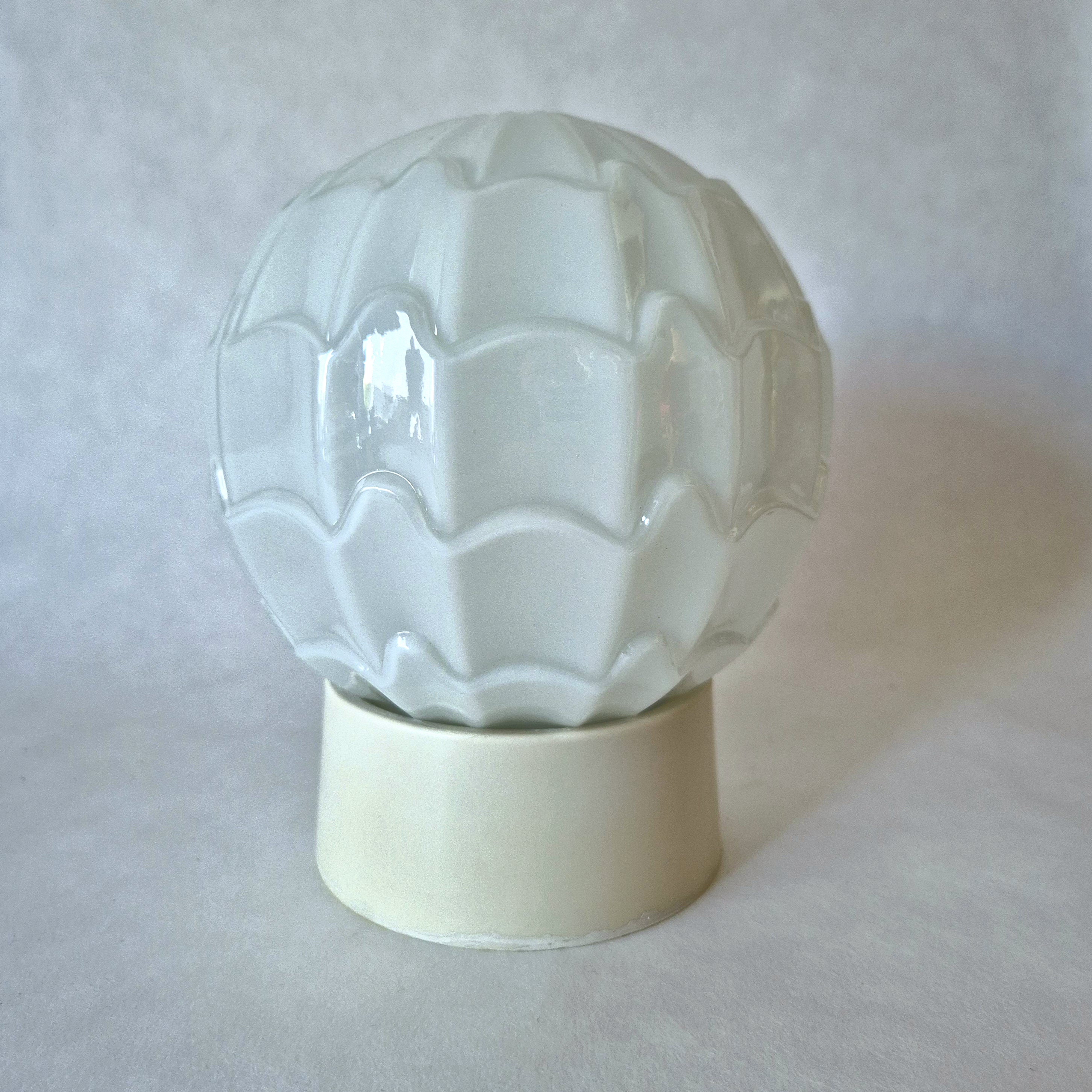 Thabur Art Deco plafondlamp wit | Witte Art Deco plafonniere schroefbol