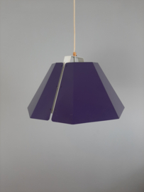 Paars metalen hanglamp, toegeschreven aan Hans Agne Jakobsson, Svera, mid century modern Zweden