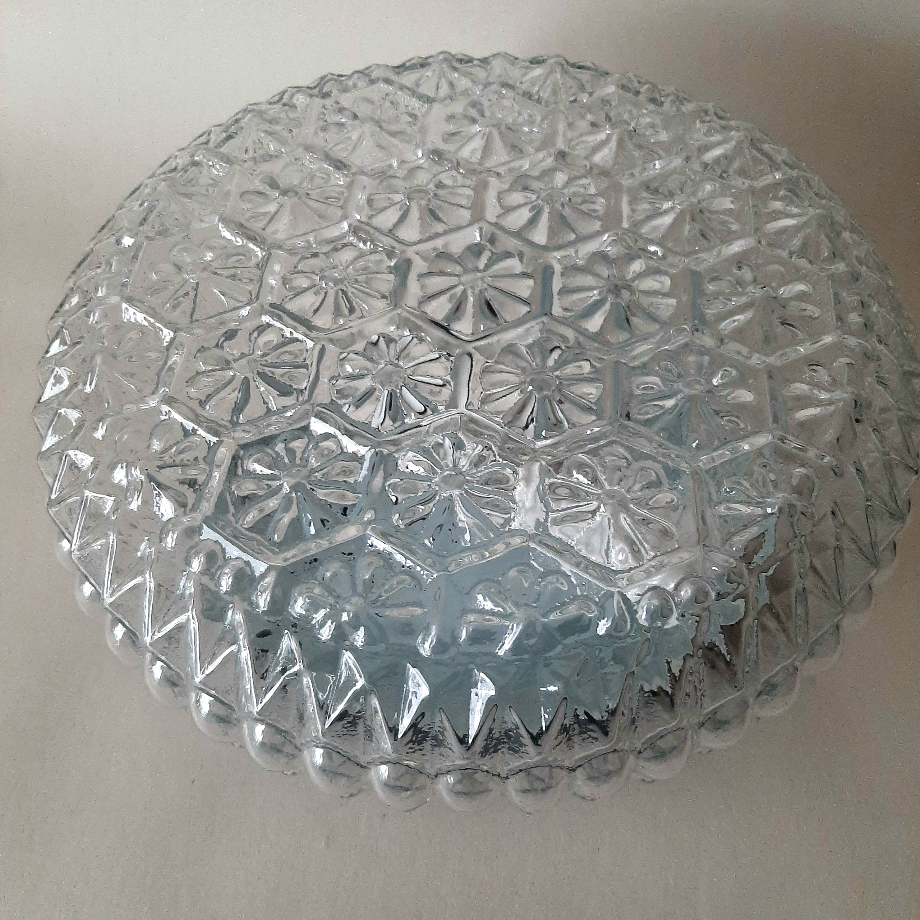 Grote jaren 60 glazen plafondlamp, Vintage plafonniere met bloemmotief