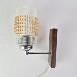 Vintage Wandlamp jaren 60/70 met amber glas en houten wandplaat