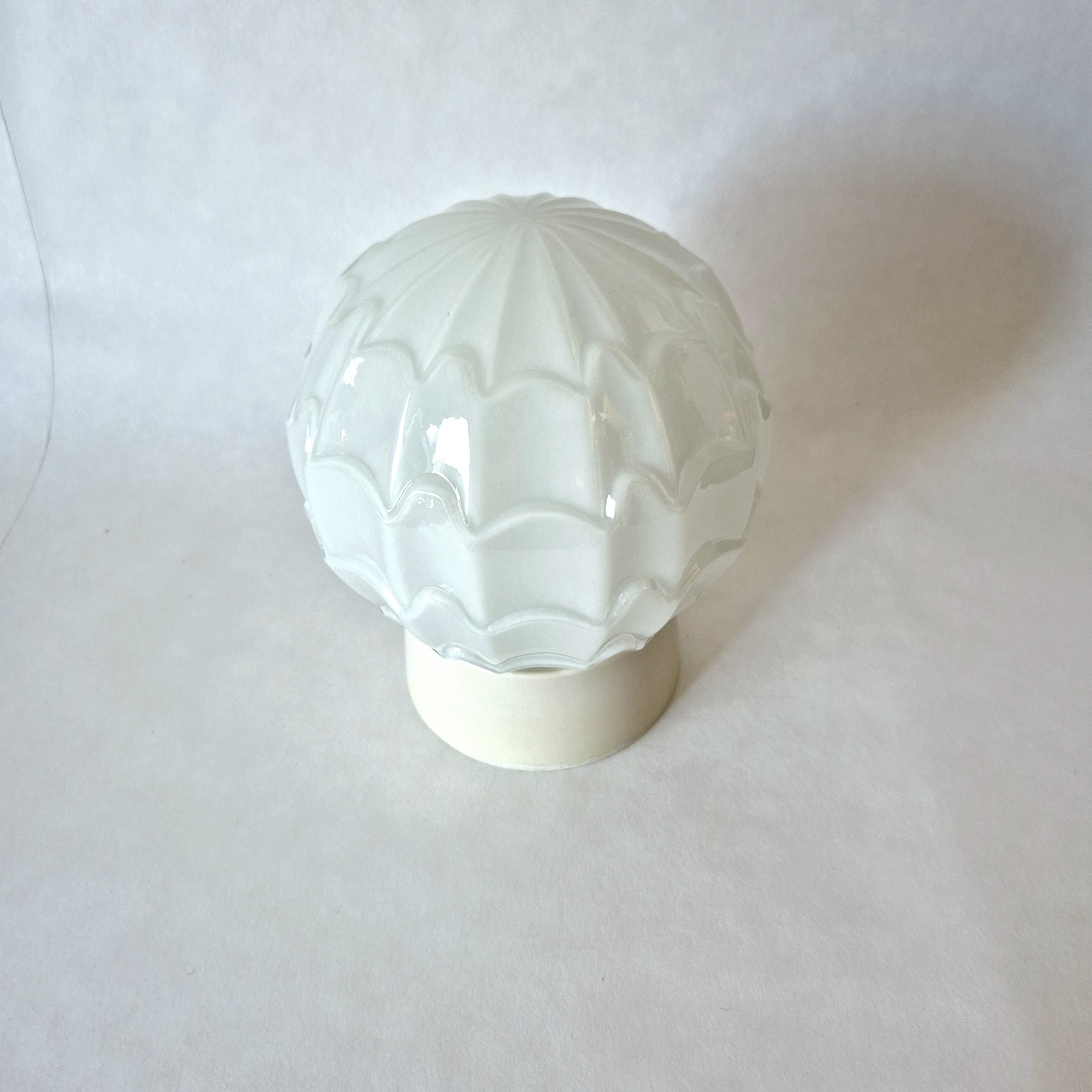 Thabur Art Deco plafondlamp wit | Witte Art Deco plafonniere schroefbol