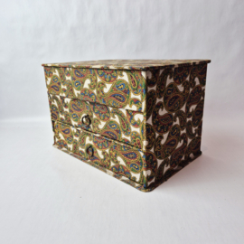 Vintage stoffen ladekastje met paisley print