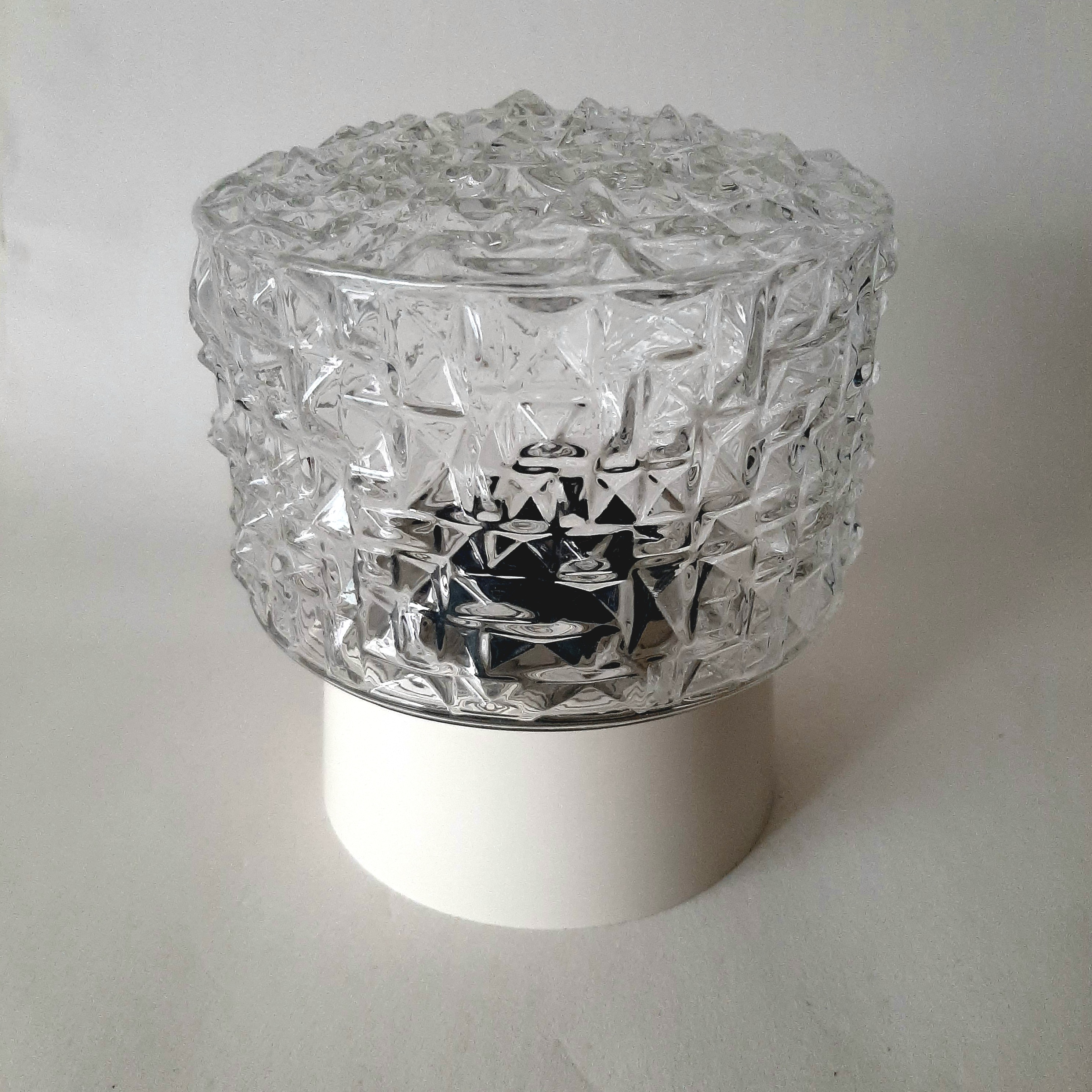 Vintage plafonniere | Jaren 60 plafondlamp | Schroefbol 'Kristal' bakeliet