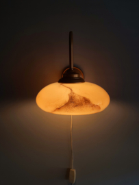 Vintage wandlamp met glazen gemarmerde kap | Glazen wandlamp