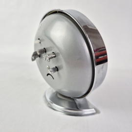 Vintage chromen wekker met iriserende, holografische wijzerplaat