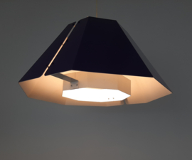 Paars metalen hanglamp, toegeschreven aan Hans Agne Jakobsson, Svera, mid century modern Zweden