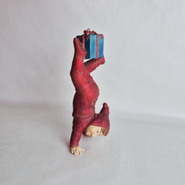 Vintage kersthanger elfje met cadeau