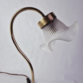 Art Nouveau tafellamp met satijnglazen kap