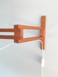 Houten wandlamp met zwenkarm | Jaren 70 schaarlamp