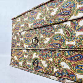 Vintage stoffen ladekastje met paisley print