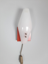 Jaren 70 wandlamp oranje met kunststof kap