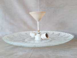 Jaren 60 plafondlamp | Grote glazen plafondlamp van bewerkt glas | Vintage lamp