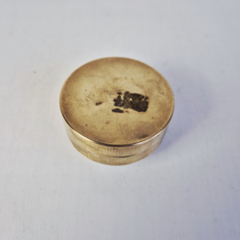 Vintage pillendoosje met inleg | Messing doosje met kruk