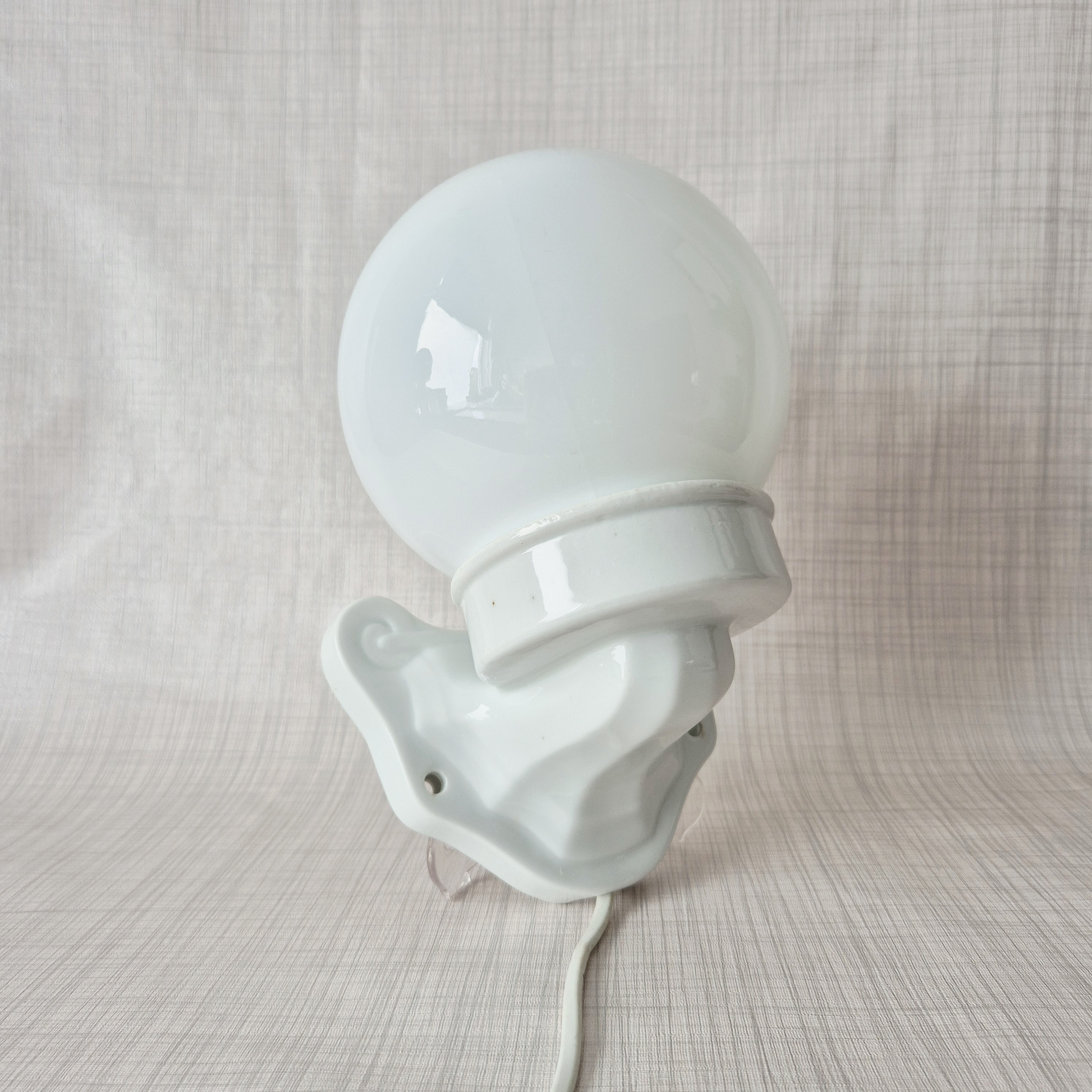 Wandlamp porselein Ges. Gesch. Germany | Porseleinen wandlamp uit de jaren 30