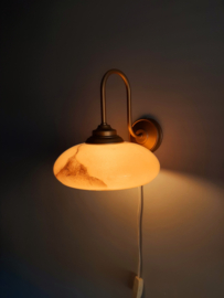 Vintage wandlamp met glazen gemarmerde kap | Glazen wandlamp
