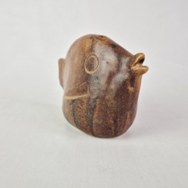 Vintage handgemaakte keramische bloemensteker vis