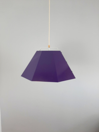 Paars metalen hanglamp, toegeschreven aan Hans Agne Jakobsson, Svera, mid century modern Zweden