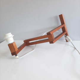 Houten wandlamp met zwenkarm | Jaren 70 schaarlamp