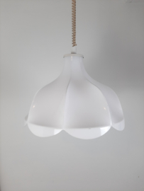 Jaren 70 wit kunststof hanglamp in de vorm van een bloem