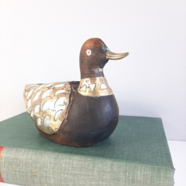 Vintage handgesneden beeld eend | Messing met parelmoer en houten eend
