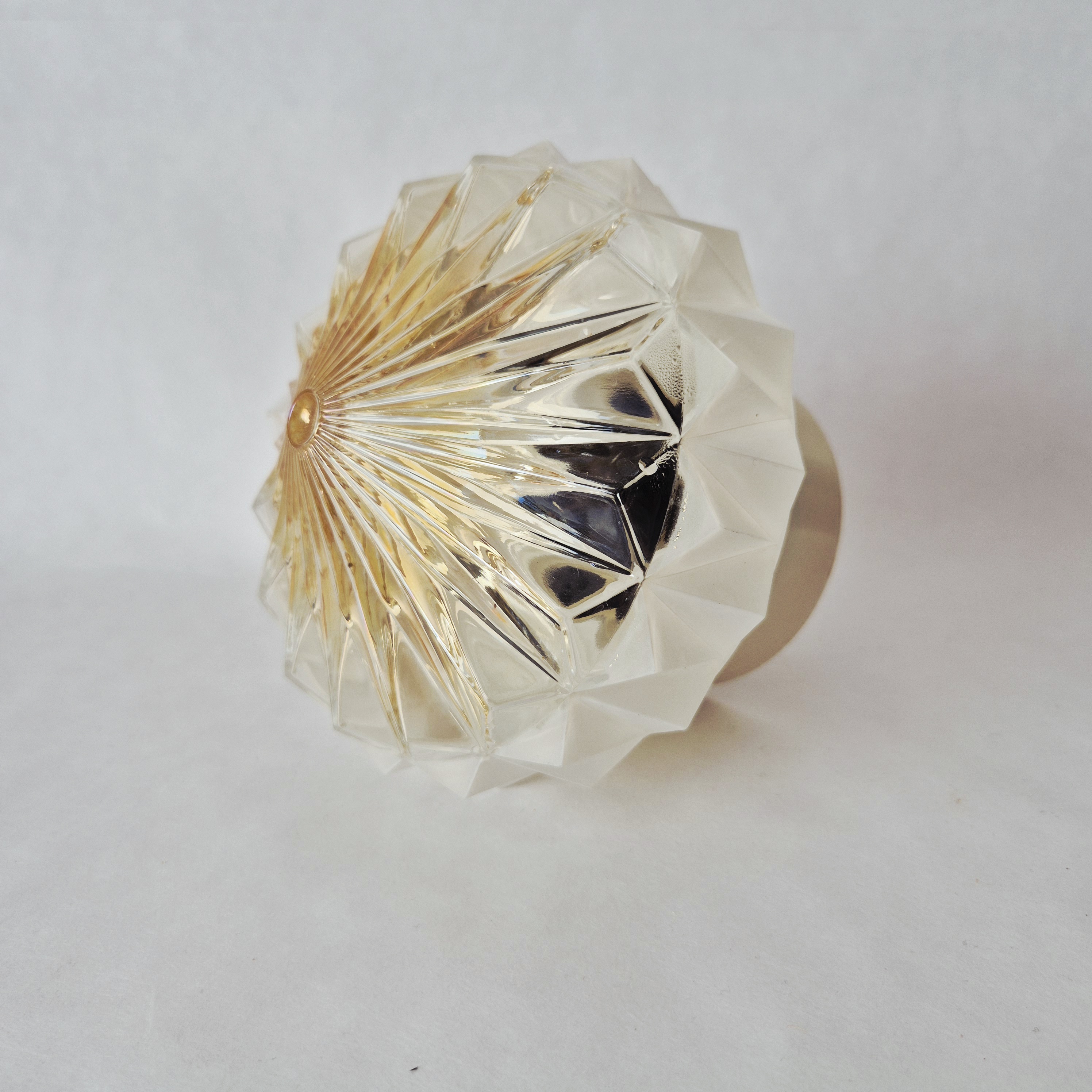 Glazen plafondlamp uit de jaren 60 in Art Deco stijl | Vintage schroefbol