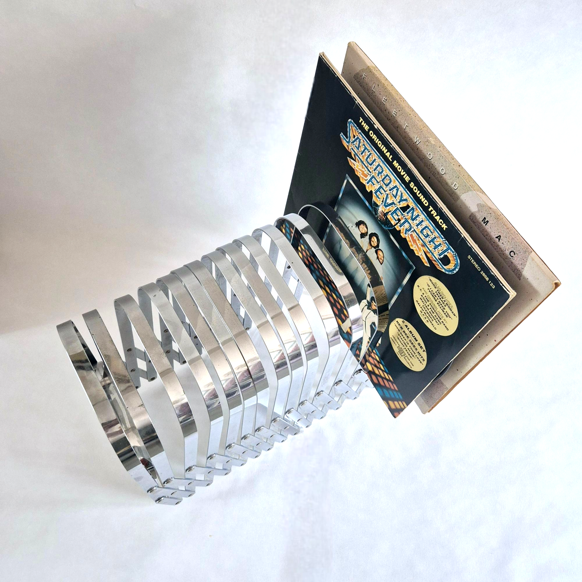 Chromen harmonica tijdschriften of LP rek van Luther Evans voor Present Time