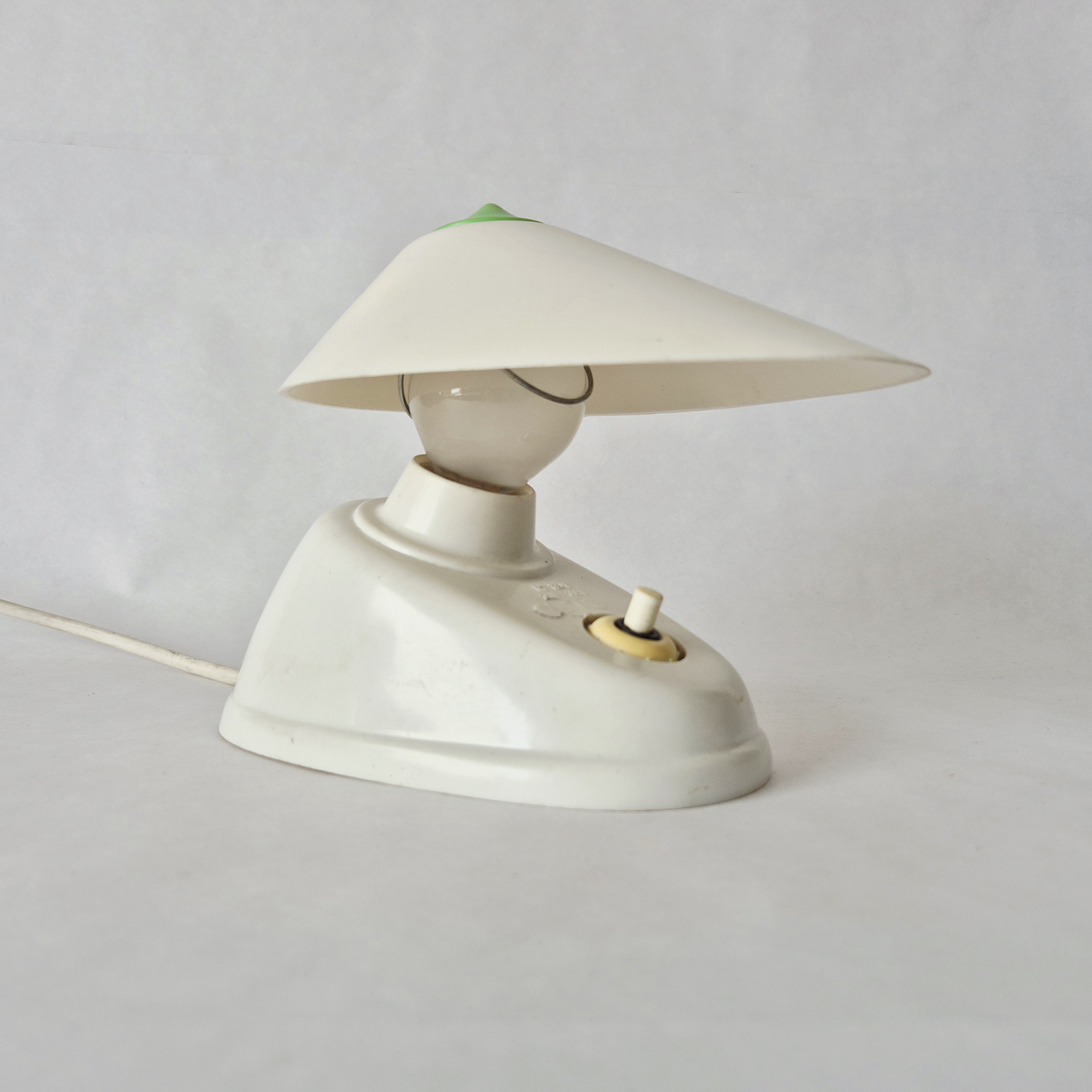 Bauhaus bakelieten tafel of wandlamp | Ontworpen in 1930 door het Bauhaus-team