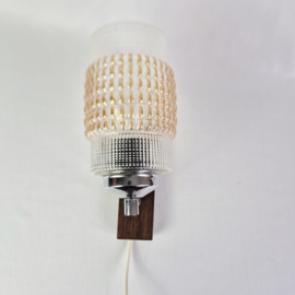 Vintage Wandlamp jaren 60/70 met amber glas en houten wandplaat