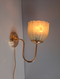 Vintage wandlamp met groen gewolkt glas
