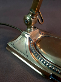 Art Deco tafellamp met satijnglazen kap